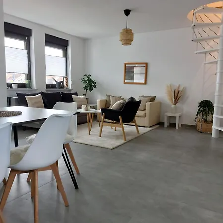 Stilvolle Zwei Etagenwohnung, Parkplatz *