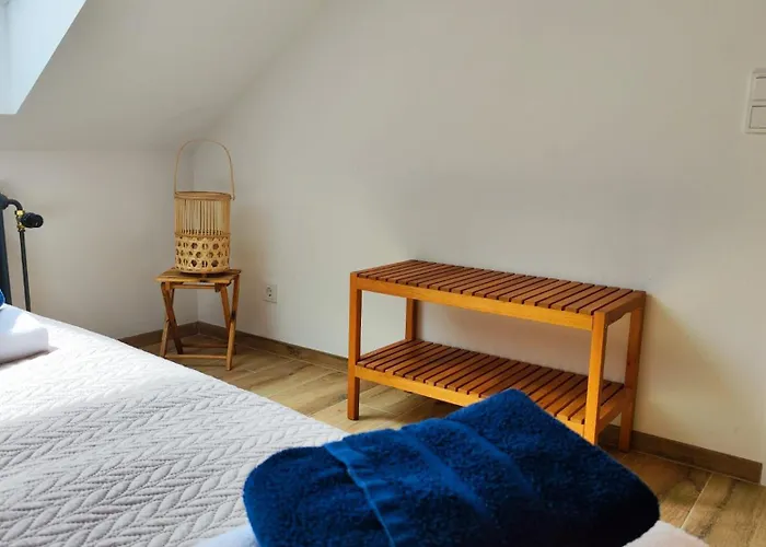 Stilvolle Zwei Etagenwohnung, Parkplatz Appartement *