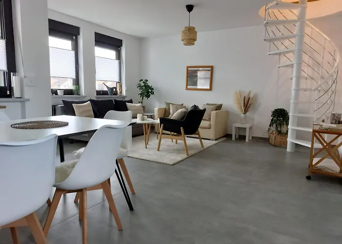 Stilvolle Zwei Etagenwohnung, Parkplatz *