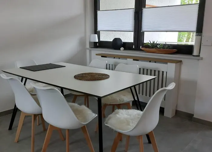 Stilvolle Zwei Etagenwohnung, Parkplatz Appartement
